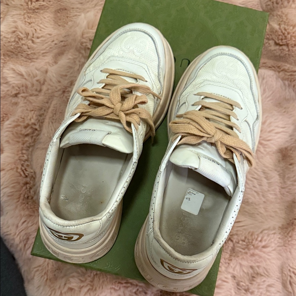 Gucci Women's Cream and Tan Sneakers - Picture 5 of 8
